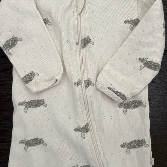 Wilson and Frenchy Organic Pointelle Zipsuit with Feet - Tiny Turtle - Picture 2 of 4